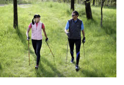 nordic walking nei sentieri dei boschi